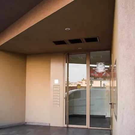 Downtown Balcony Flat Apartment *