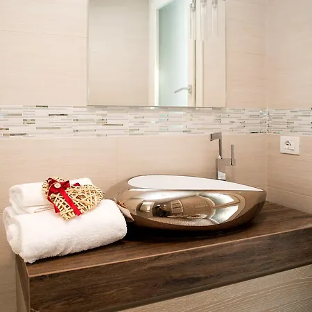 Downtown Balcony Flat ميلان