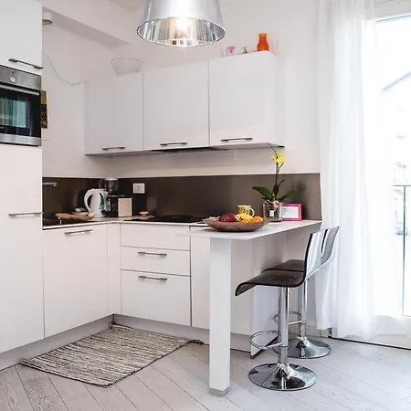 Downtown Balcony Flat شقة *
