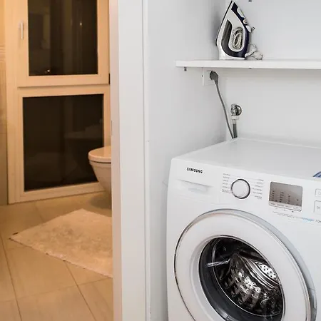 Downtown Balcony Flat شقة ميلان